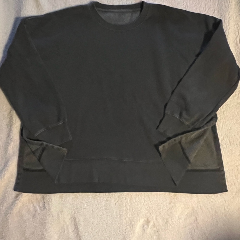 Arizona crew neck sweatshirt with slits on side. Size XXL